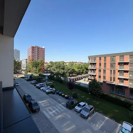 아파트 Bazova In Center With Private Garage Parking
